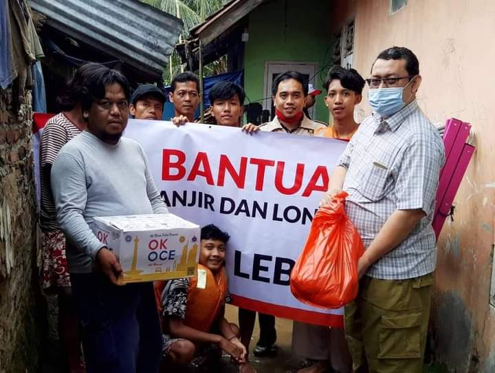 PKS Bantu Korban Banjir Lebak