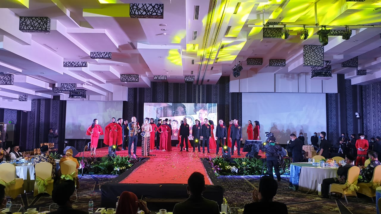 Bupati Bekasi Membuka malam Grand Final Abang dan Mpok Bekasi