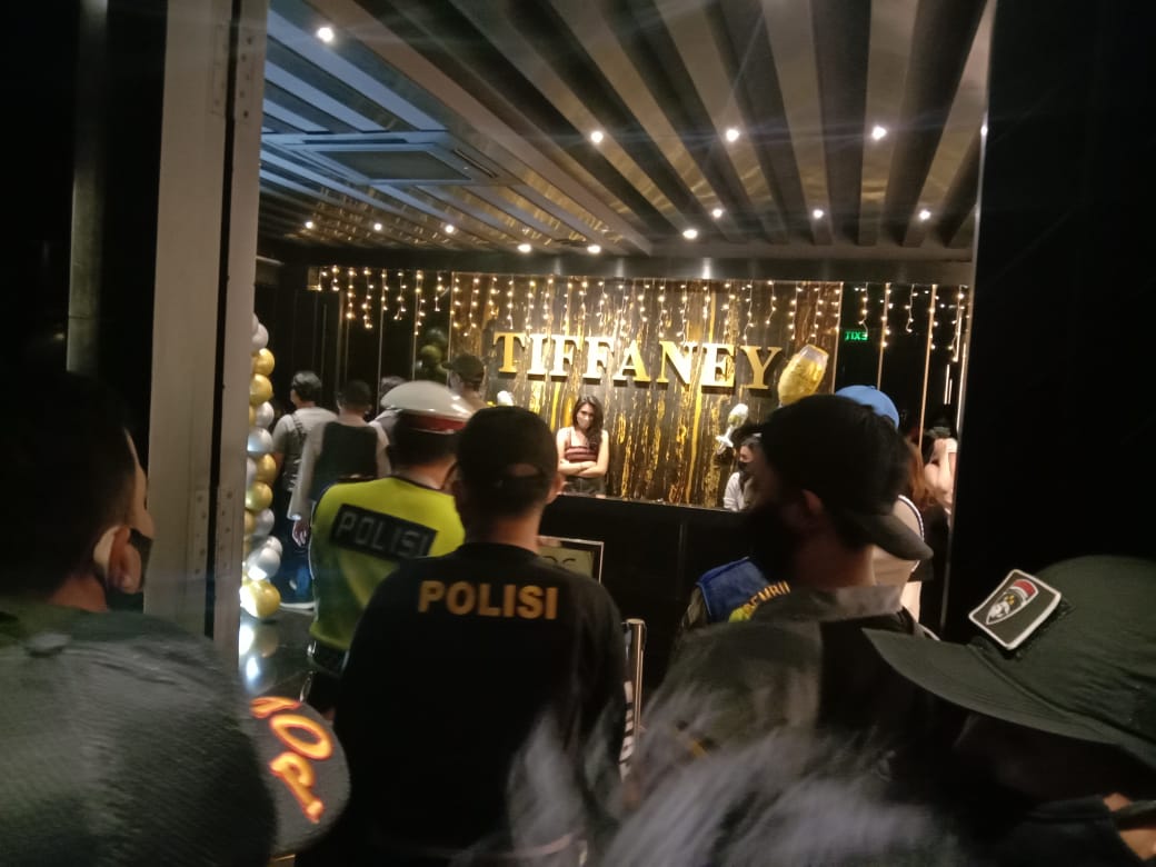 Paksakan Gelar HUT Ke-1, Polsek Pondok Gede Gerebek Cafe Tiffany