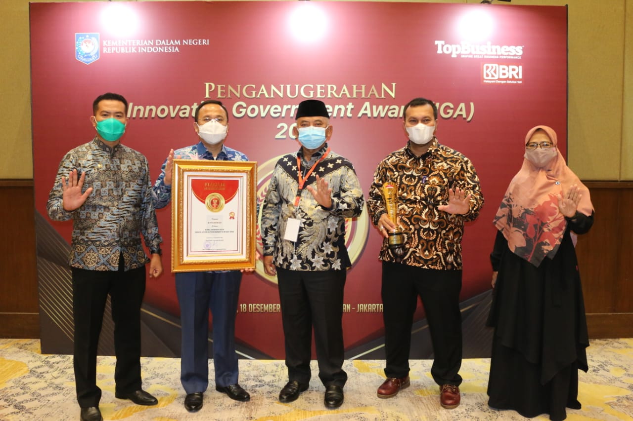 Wali Kota Bekasi Terima Penghargaan Penganugerahan Innovative Government Award (IGA) Tahun 2020