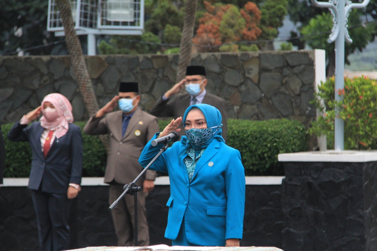 Istri Wakil Wali Kota Bekasi Wiwiek Hargono Pimpin Upacara Tabur Bunga Jelang Hari Ibu