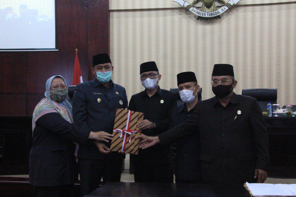 Sidang Paripurna Setujui Raperda Menjadi Perda