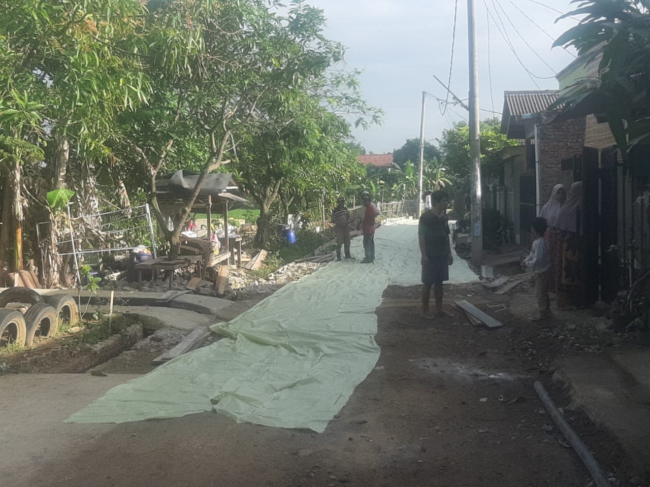 Sistem Kebut, Peningkatan Jaling Dalam Perumahan Puri Insani Diduga Kurangi Volume