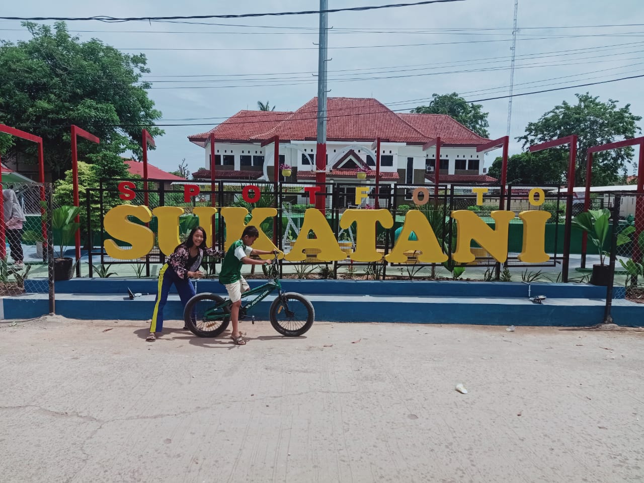 Hore Sukatani Punya Taman Spot Selvi  dan Ornamen