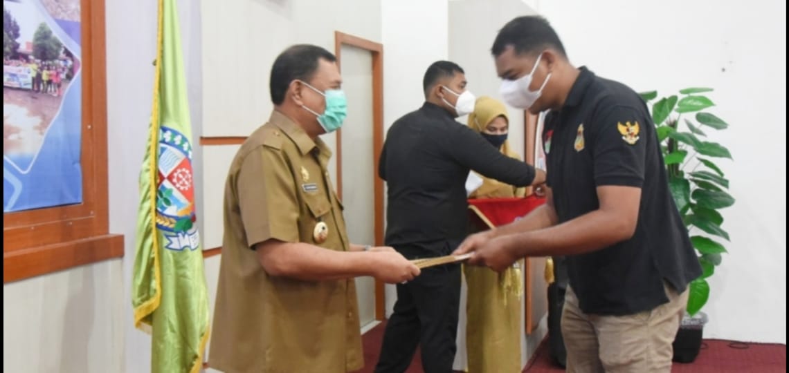 Peduli Lingkungan Hidup: AMPHIBI Dapatkan Penghargaan Dari Bupati Deli Serdang