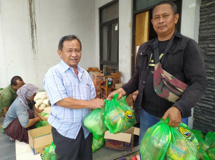 Bantu Korban Banjir di Lebak, Koni Banten Bagikan Ratusan Paket Sembako