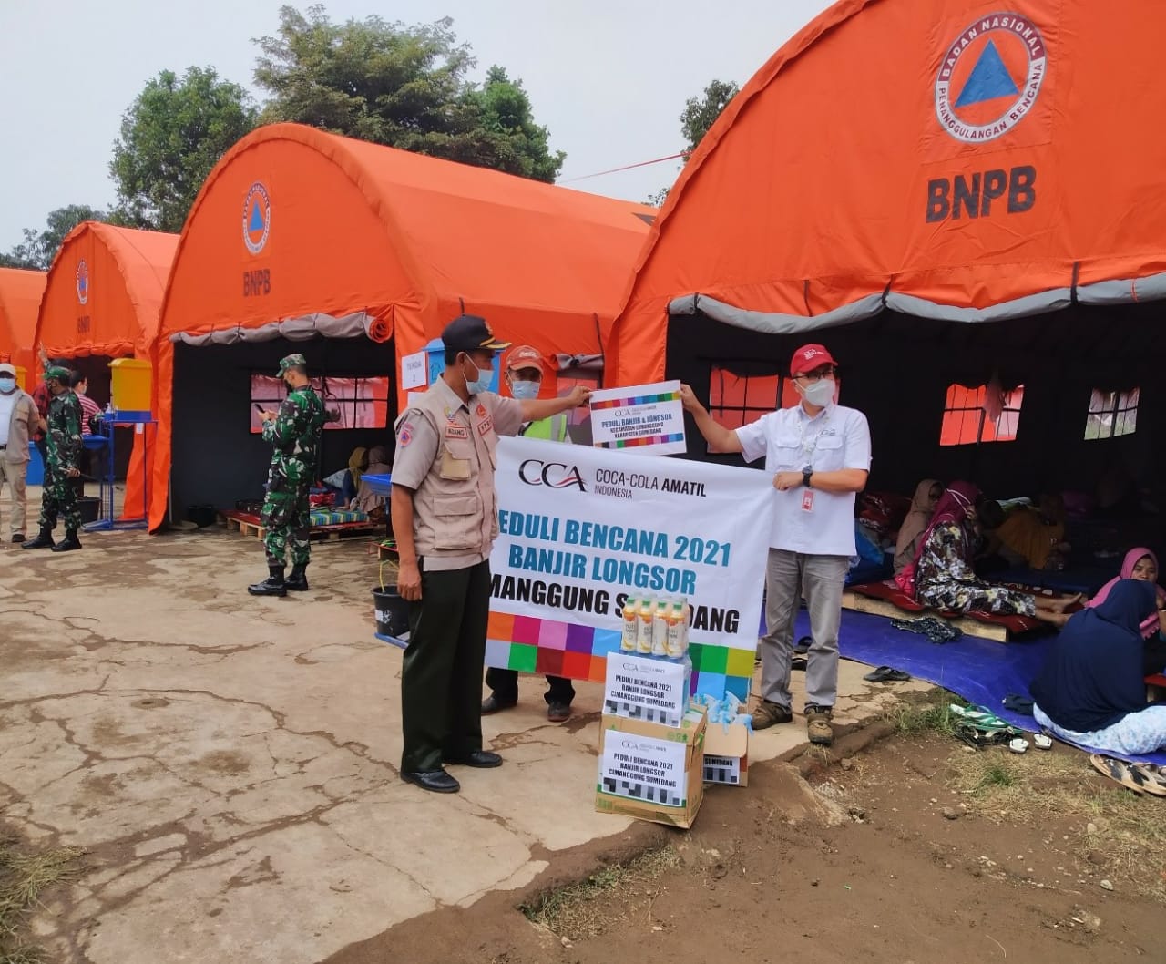 Peduli Korban Banjir dan Tanah Longsor Cimanggung, Amatil Indonesia Salurkan Ribuan Liter Air siap Minum