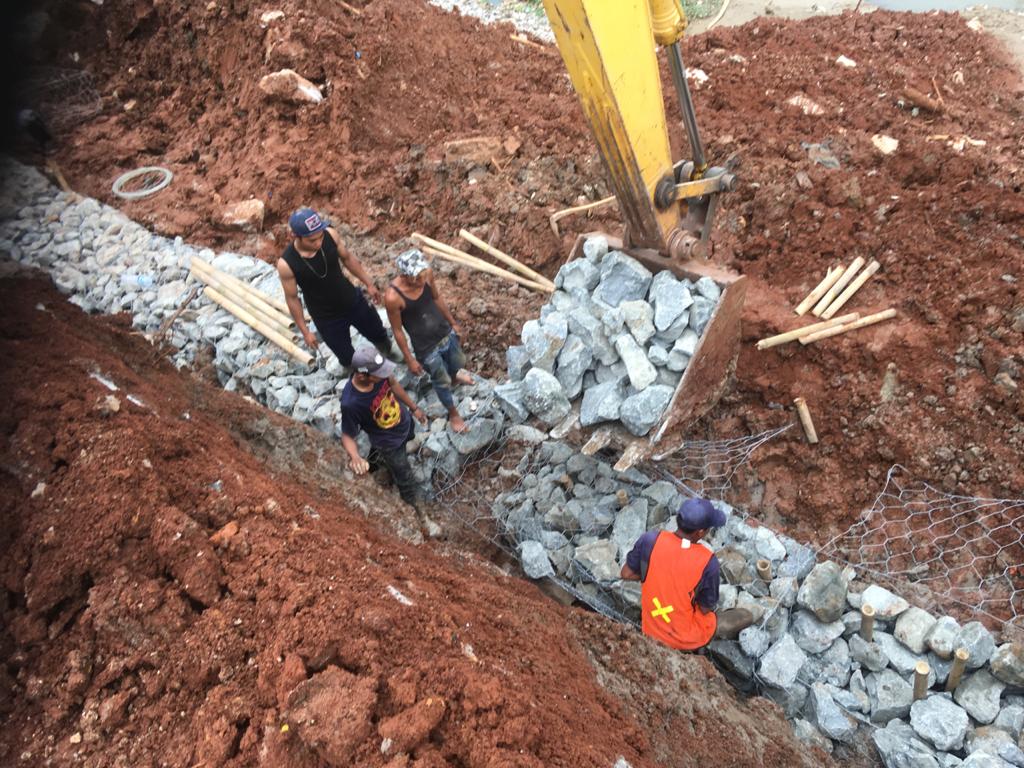 Jalan Wanasari Pulo Puter Sejajar CBL yang Ambrol Saat ini Sedang di Perbaiki