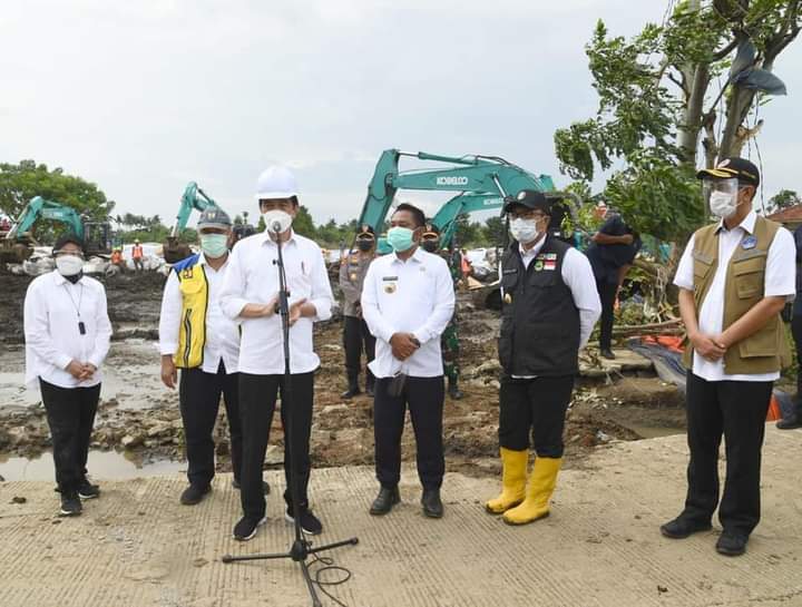 Presiden Jokowi Targetkan Perbaikan Tanggul Citarum Selesai Dua Hari