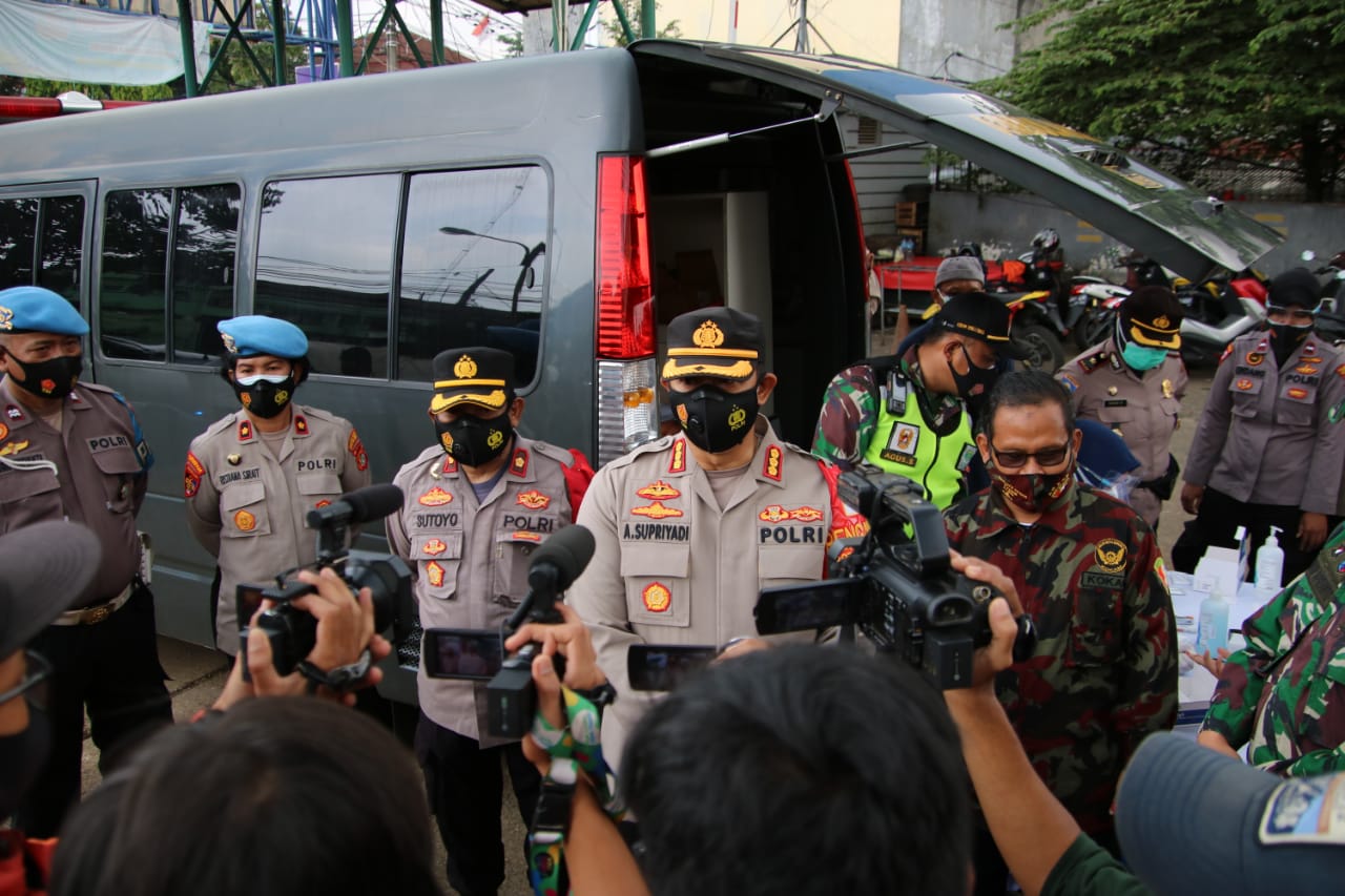 Polrestro Bekasi Kota Terapkan 3T dan 3M di Pasar Baru Bekasi