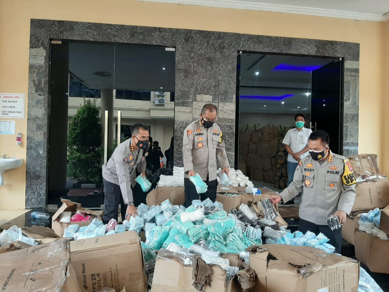 Polda Banten Terima Bantuan 1 juta Masker dari BNPB Nasional