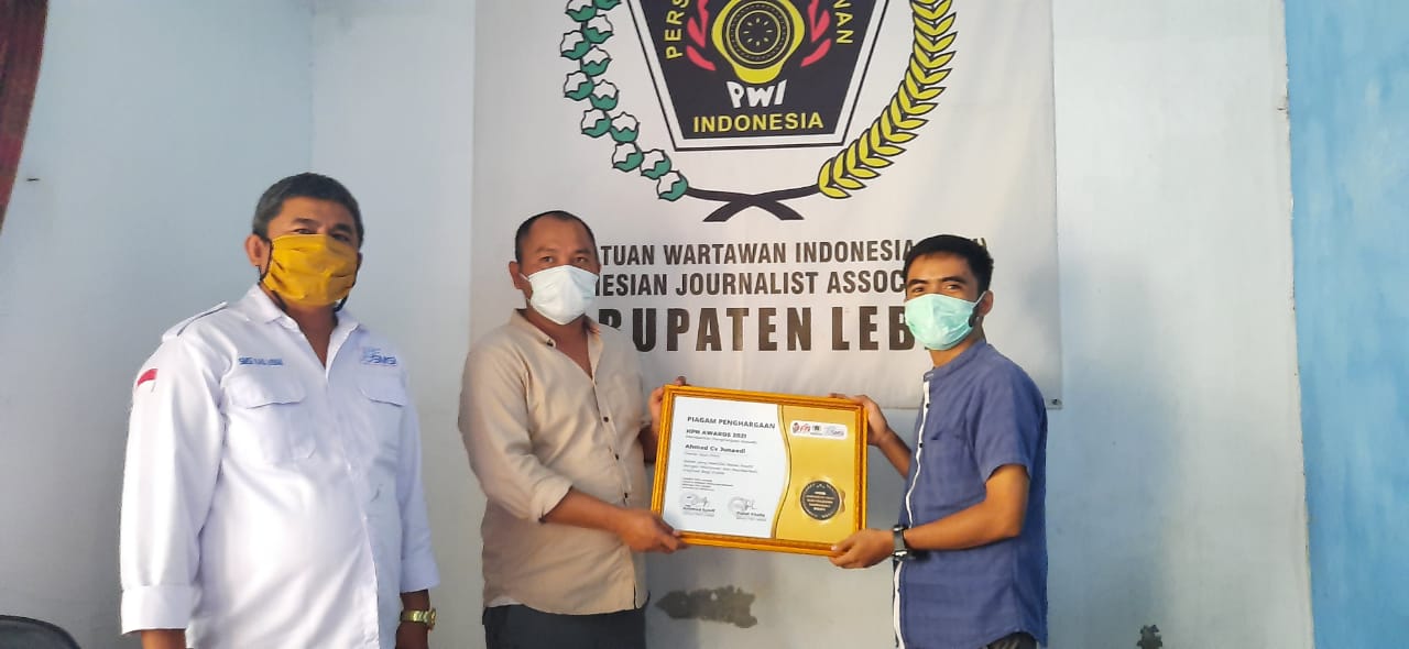 Bos Percetakan Ajun Print Rangkasbitung Dapat Penghargaan HPN 2021