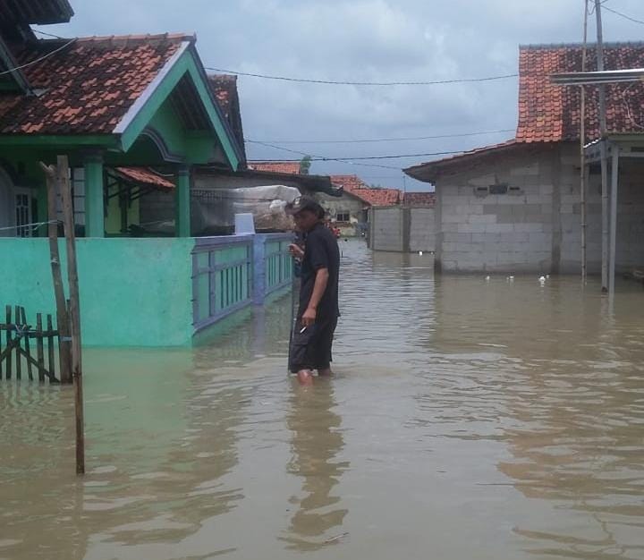 Kali CBL Meluap Kampung Gabus Tergenang