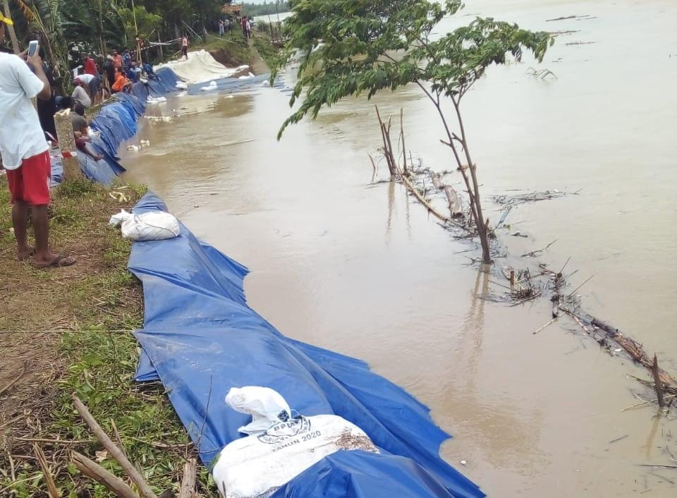 Tanggul Citarum Kritis, Warga Kampung Babakan Banten Terancam Kebanjiran