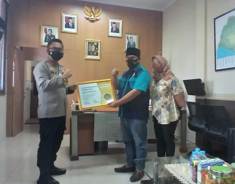 Terima Penghargaan HPN Award 2021, Kapolres Lebak Ingatkan Wartawan Mau Divaksin