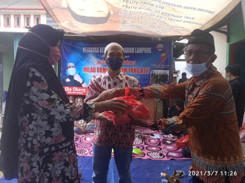 Rayakan HUT Ke-7, Ormas Jarum Berbagi Sembako dan Santuni Warga di Bekasi