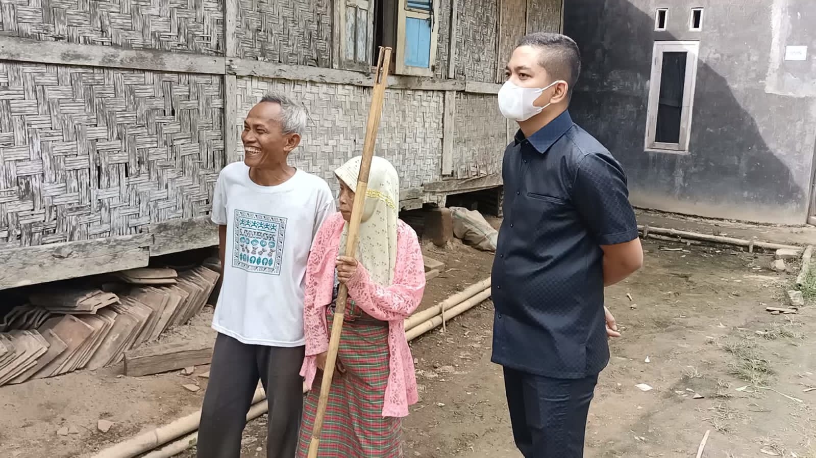 Dapati Rumah Lansia Reot di Karyajaya Cimarga, Ketua Gapensi Lebak Siap Perbaiki