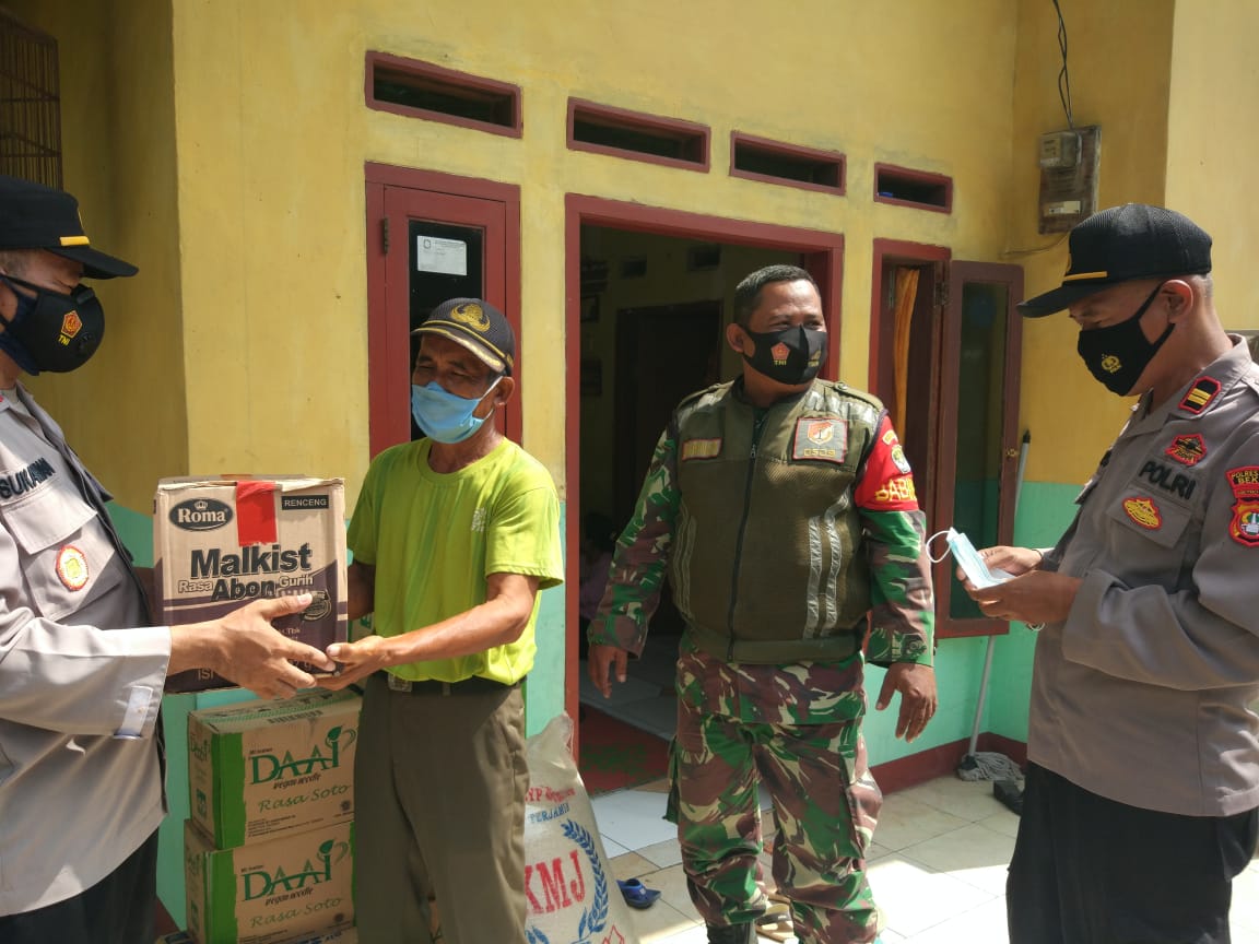 Kapolres Metro Bekasi Berikan Bantuan Pada Korban Tenggelam