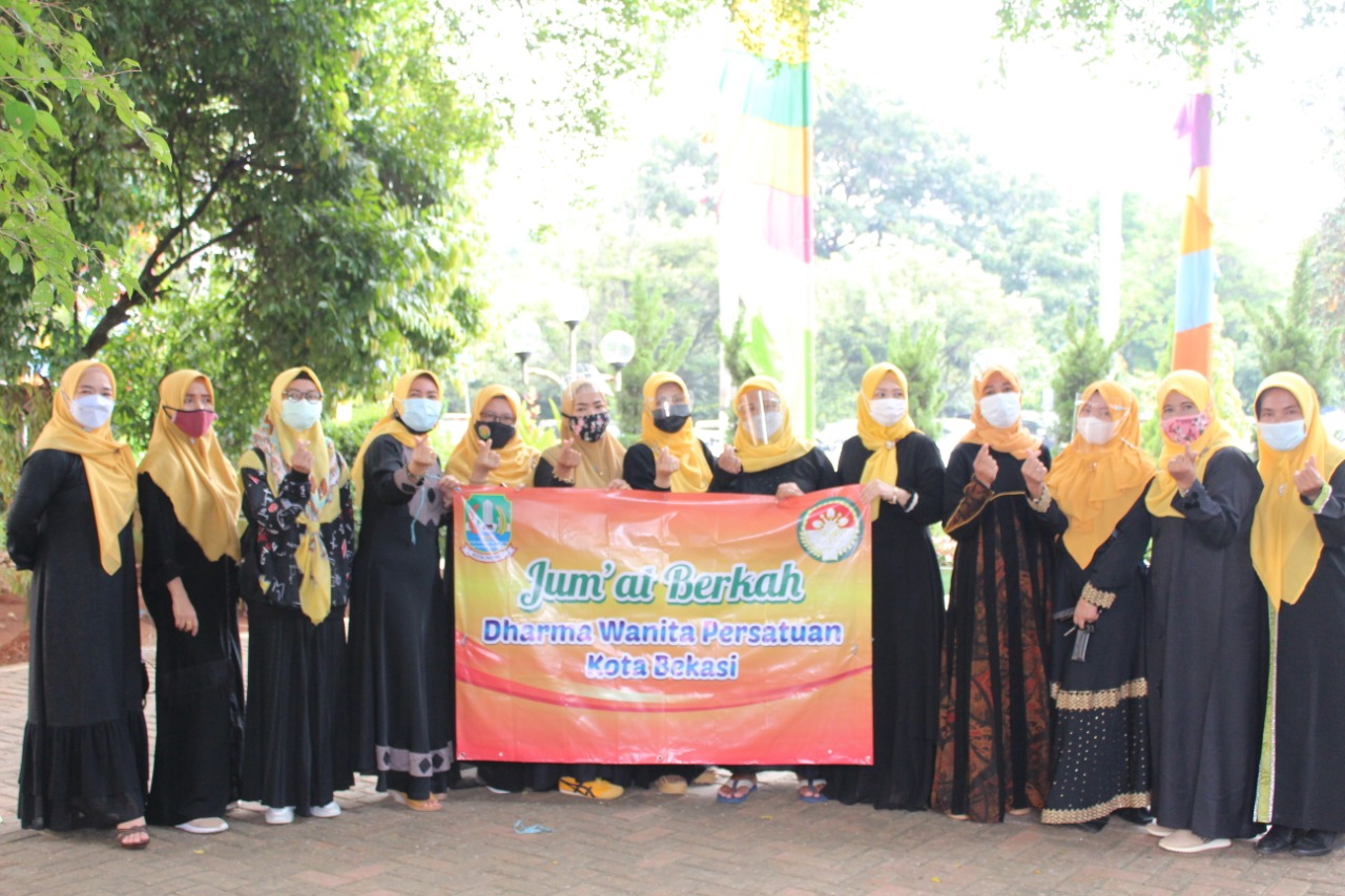 Dharma Wanita Persatuan (DWP) Kota Bekasi Menggelar Kegiatan Juma’t Berkah