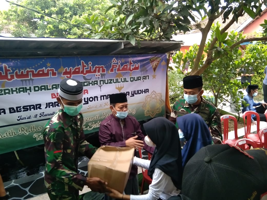 Jum’at berkah Nuzulul Qur’an Ormas Jarum Bersama Batalyon Mandala Yudha Santuni Anak Yatim