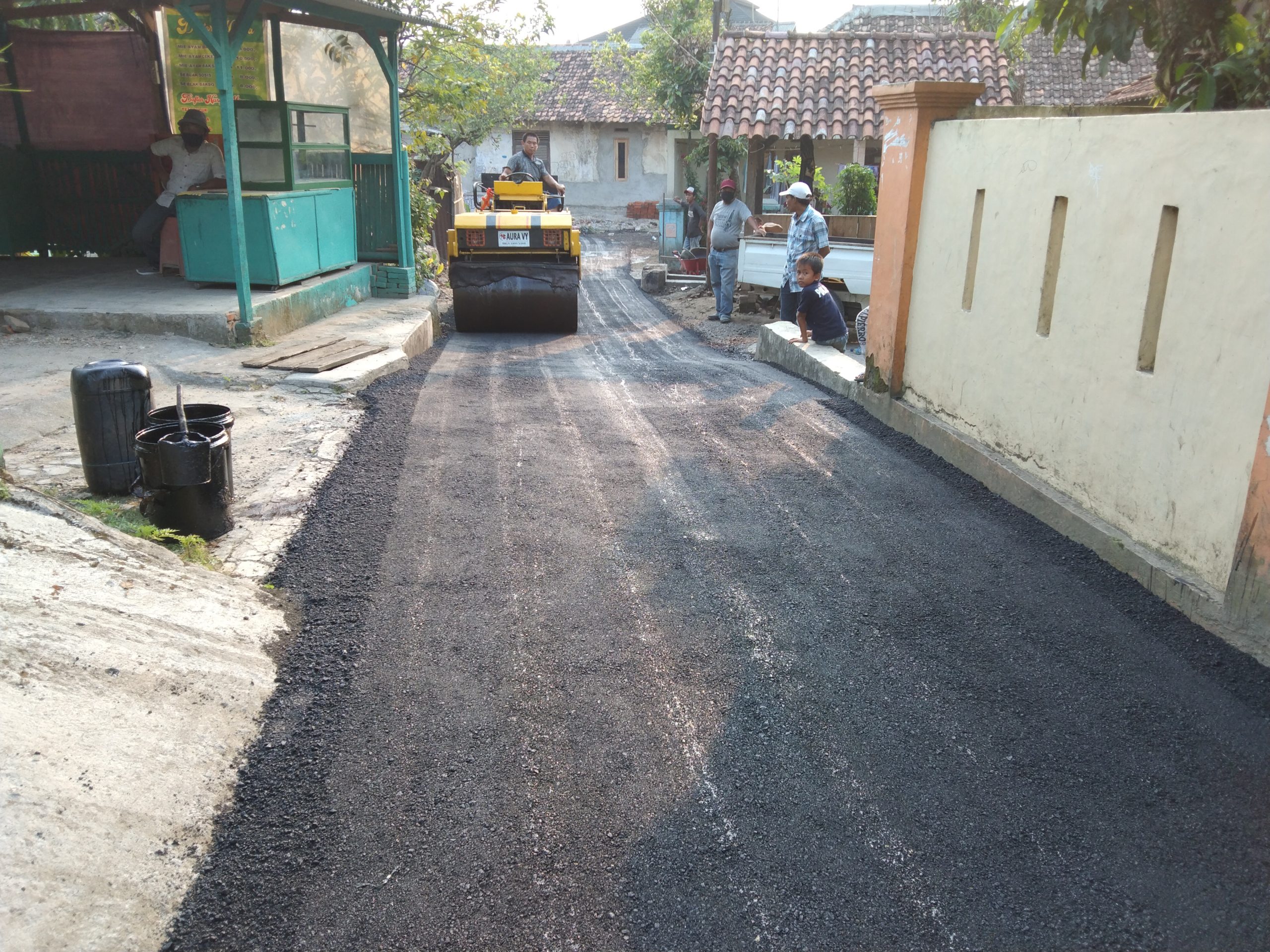 Jalan Aspal Baru, Warga Sambut Suka Cita