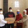 Wakil Wali Kota Bekasi Bersama Basnaz Pusat Secara Simbolis Berikan Paket Gerakan Masjid Bersih Untuk Mesjid