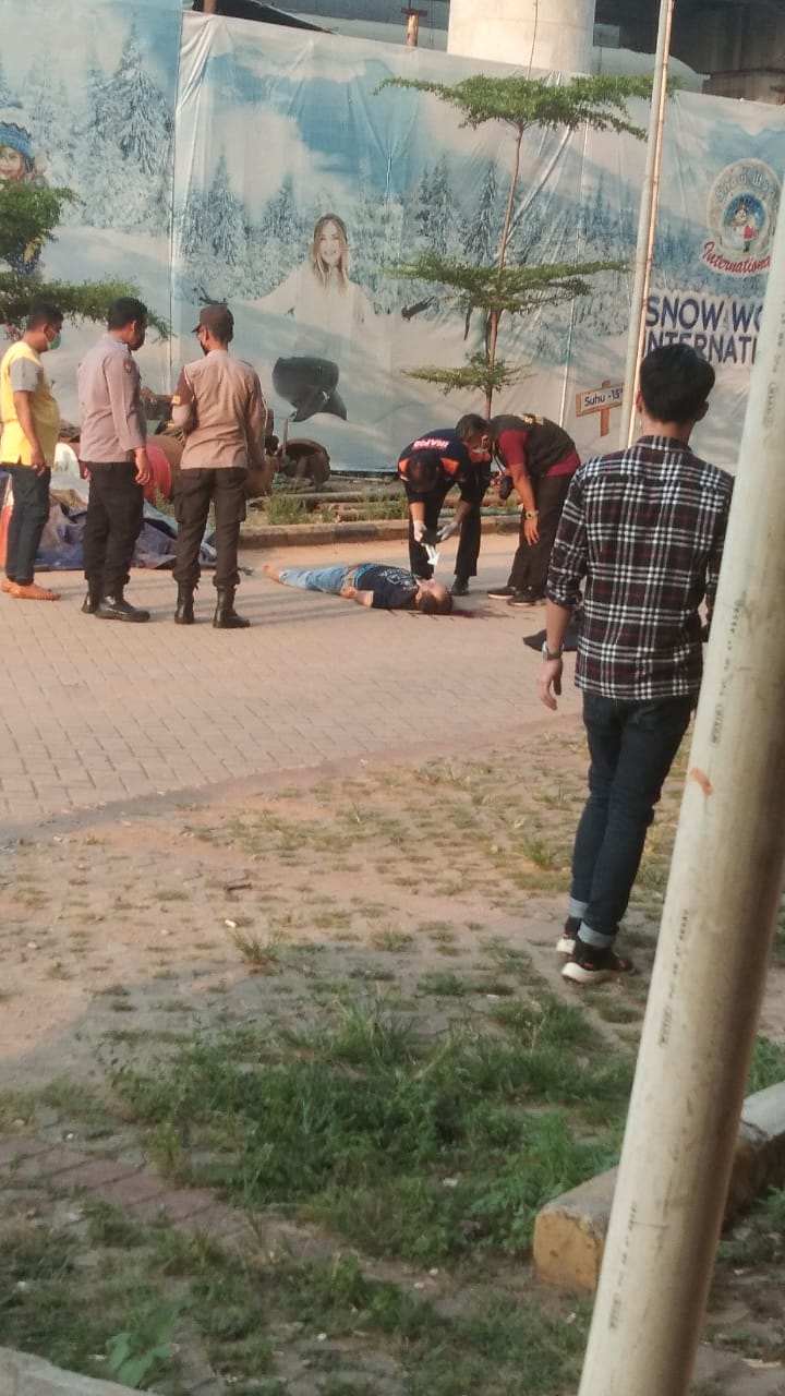 Pria Tewas Terjun Dari Atap Mall, Sebab Apa ?