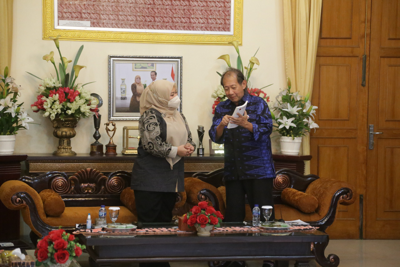 Bertemu Hermawan Kartajaya, Bupati Irna : Bisnis Besar Diawali Dari Usaha Kecil