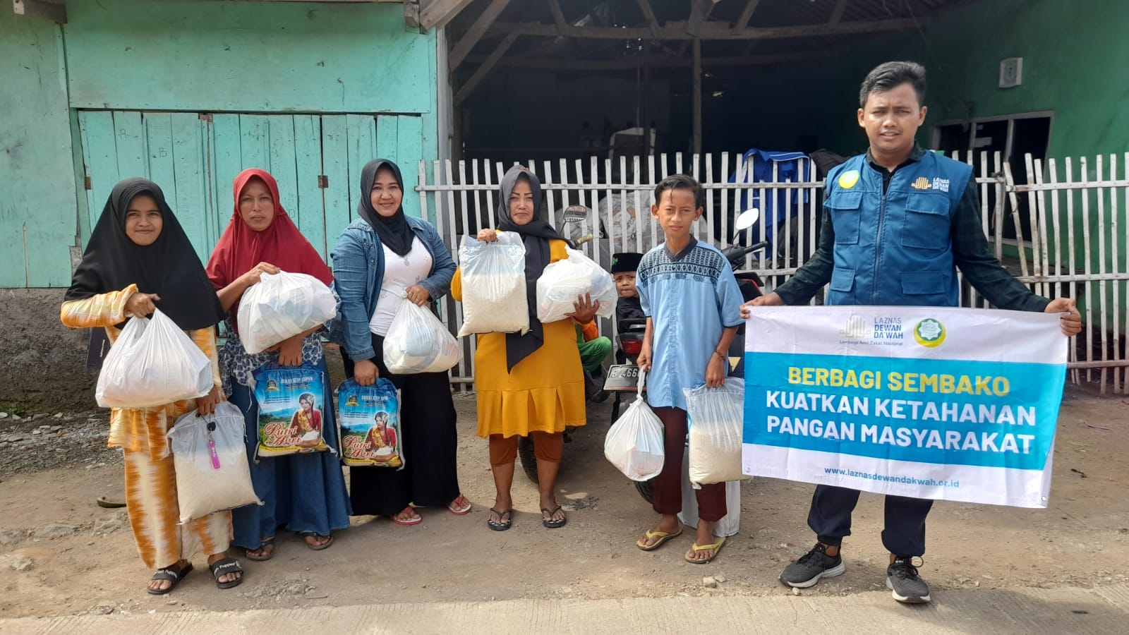 Teladanku dan Laznas Dewan Dakwah Santuni Yatim Dampak Pandemi di Karawang