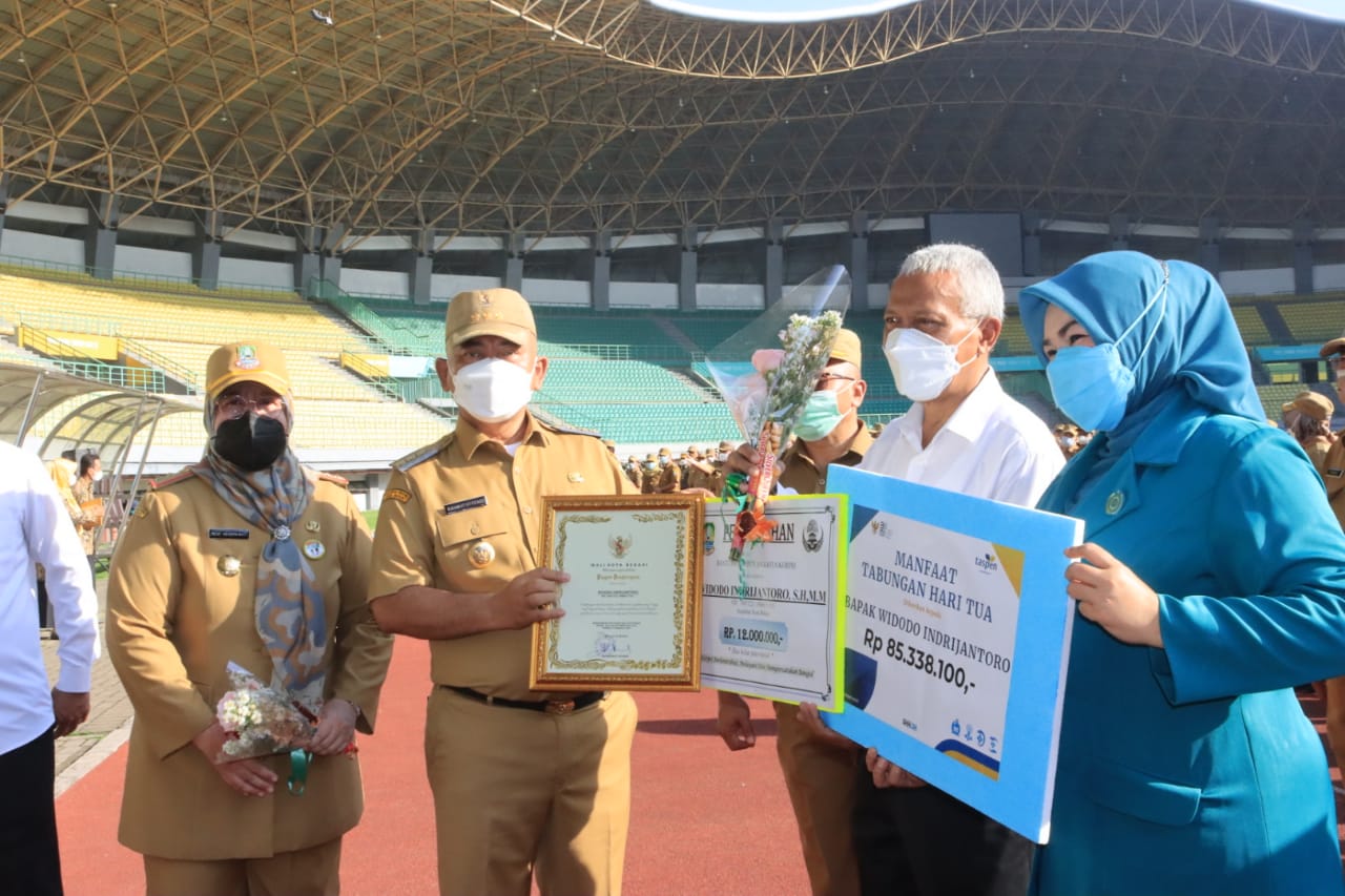 Wali Kota Bekasi Pimpin Apel Akbar Perdana Tahun 2022