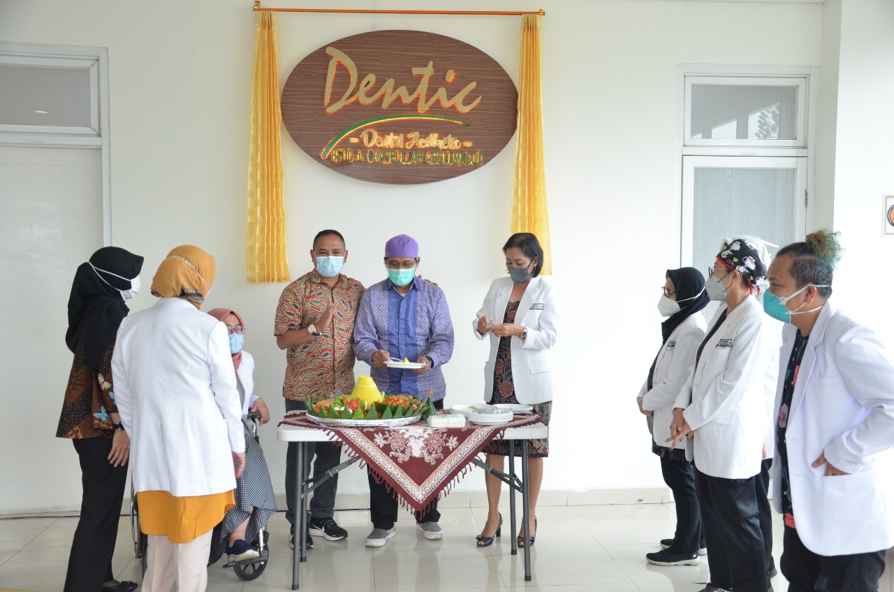 Tambah Layanan Kesehatan, Direktur RSUD CAM Resmikan Poliklinik Dental Aestetic