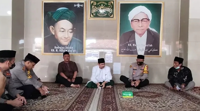 Bahas Percepatan Vaksinasi Booster di Bulan Ramadhan, Kapolres Metro Bekasi Kota Silahturahmi Ke Ketua PCNU Kota Bekasi