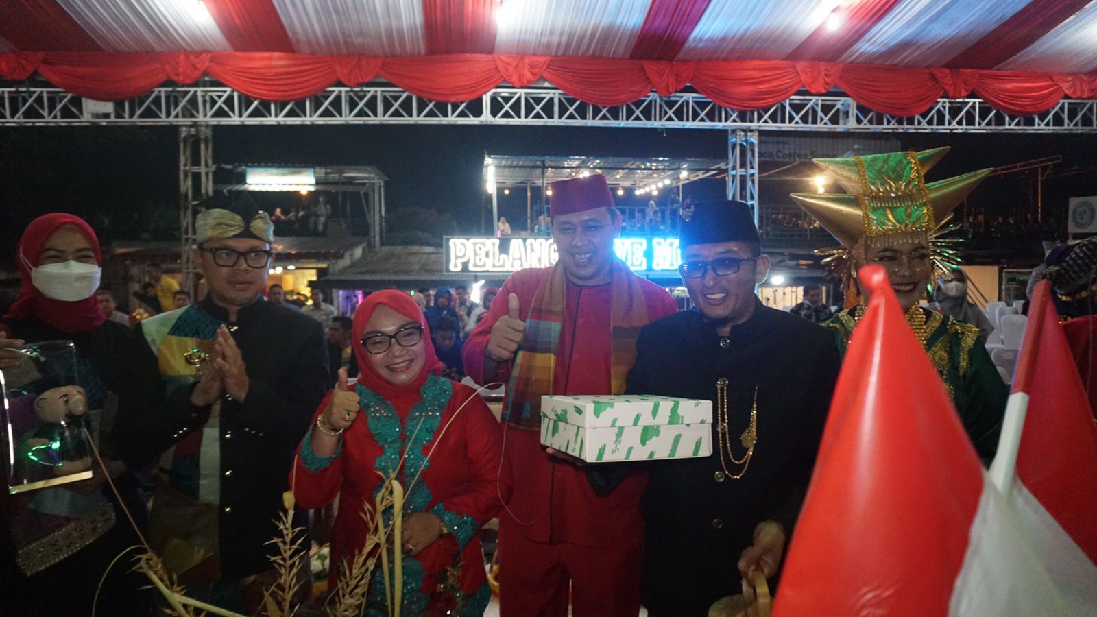 Plt Walikota Bekasi Mengikuti Pawai Budaya Nusantara Apeksi XV Kota Padang