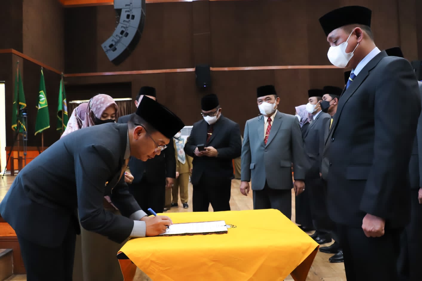 Pj Bupati Bekasi Lantik 11 Pejabat Eselon II, Ini Daftarnya