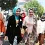 Perayaan Hari Batik Nasional 2022, Ibu Riana Sari Arinal Ikuti Parade Kebaya Bersama Ibu Negara Iriana Joko Widodo di Kota Solo