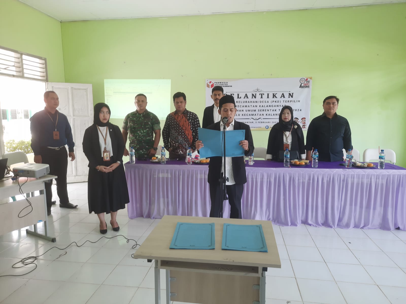 Ketua Panwascam Kalanganyar Lantik 7 Panwaslu Desa