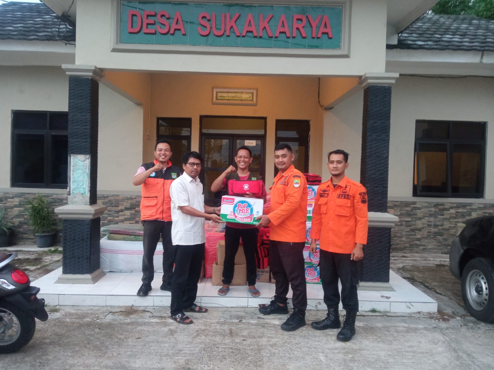 BPBD Kabupaten Bekasi Salurkan Bantuan ke Warga Terdampak Angin Puting Beliung