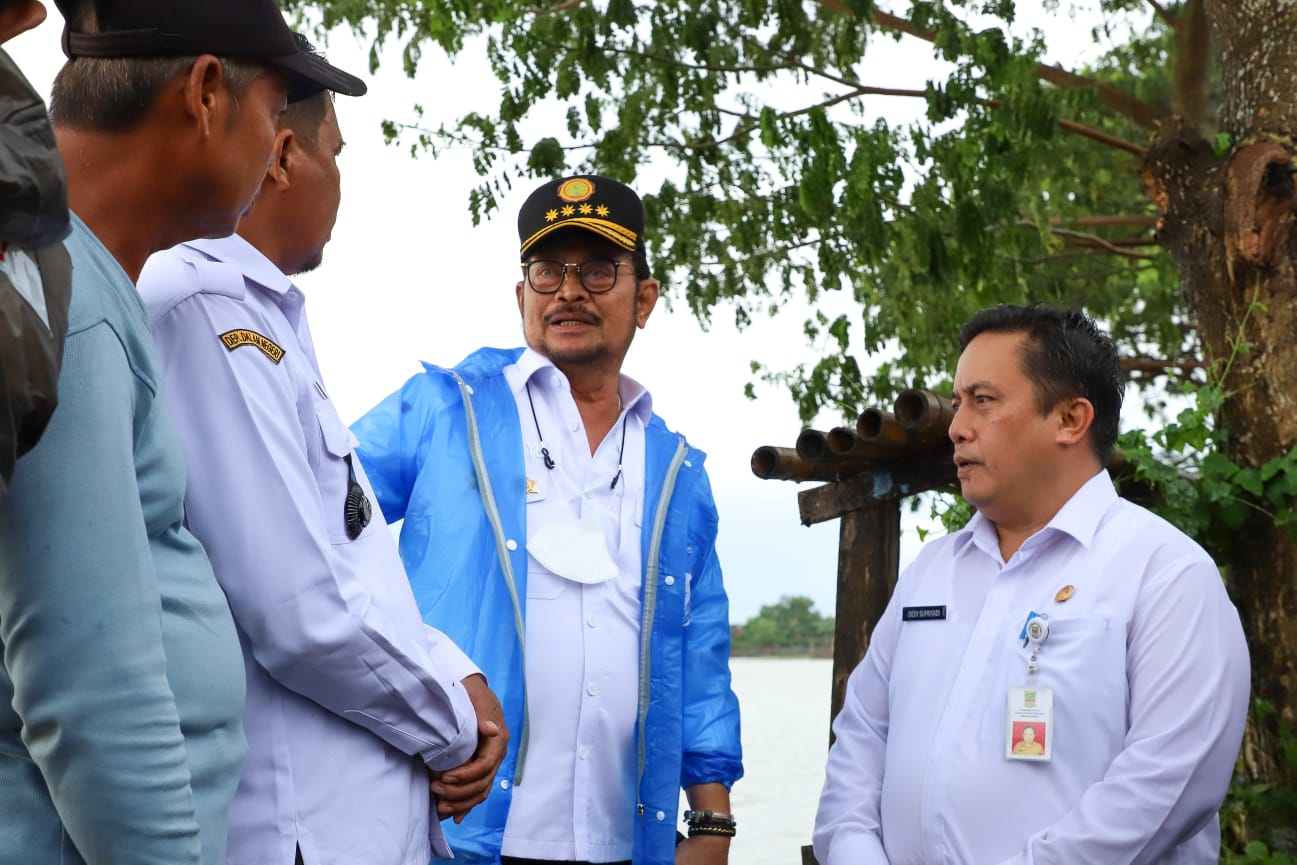 Sekda Dedy Supriyadi Dampingi Mentan RI Tinjau Sawah Terdampak Banjir di Tambelang
