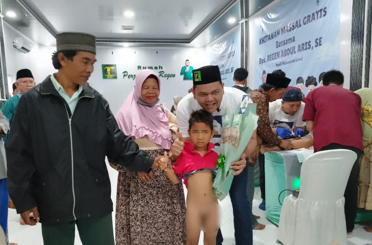 Ratusan Anak Ikuti Khitanan Massal