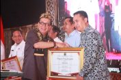 Pj Bupati Lebak Terima Penghargaan Desa Sadar Hukum