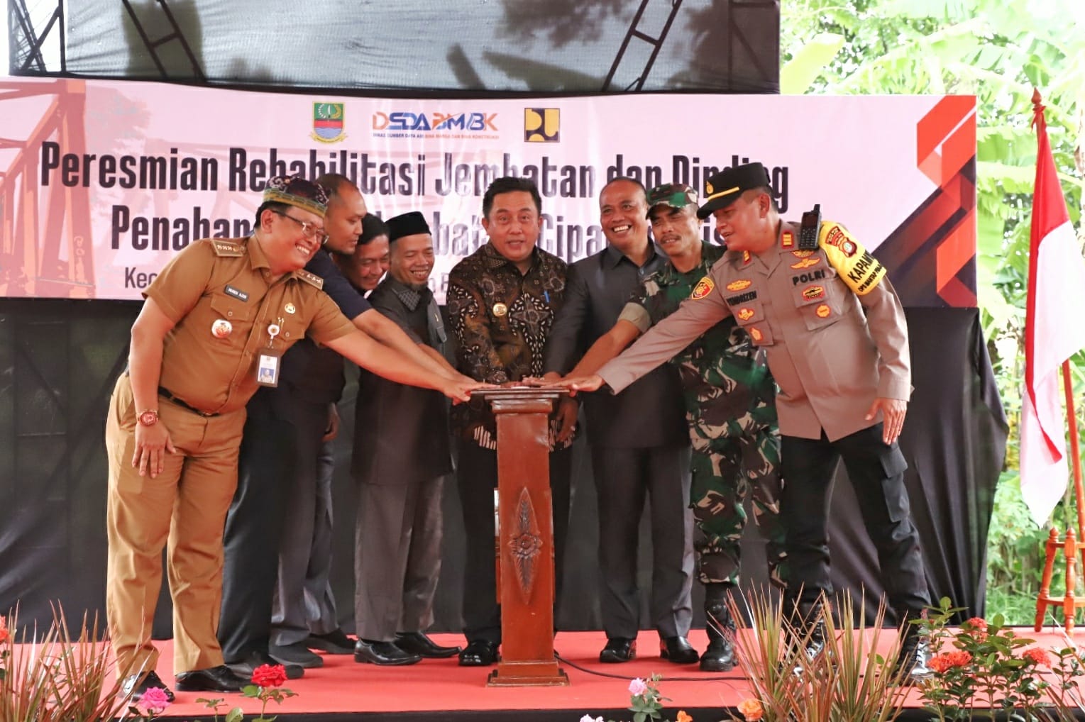 Pj Bupati Dedy Supriyadi Resmikan Rehabilitasi Jembatan Cipamingkis