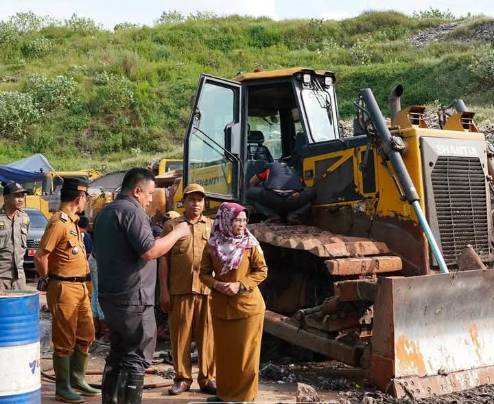Pj. Bupati Bekasi Tinjau Pembangunan IPAL TPA Burangkeng