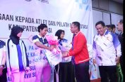 Pemkab Bekasi Salurkan Bonus Rp22 Miliar untuk Atlet dan Pelatih Berprestasi
