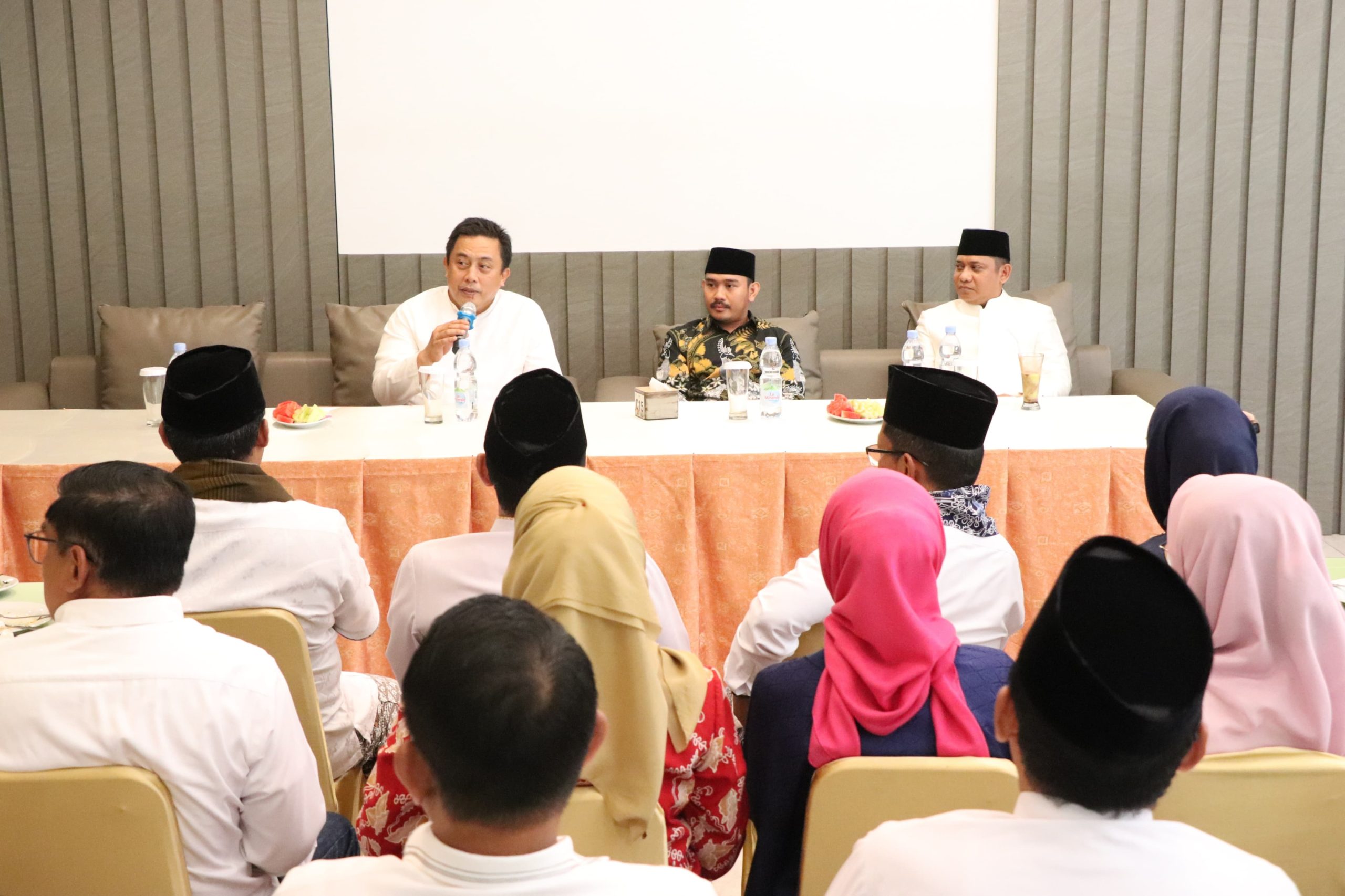 Pj Bupati Bekasi Bersama Perangkat Daerah Silaturahmi dengan Bupati dan Wakil Bupati Terpilih