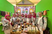 Ketua Dekranasda Kota Bekasi Hadir di Puncak HUT ke-45 Dekranas, Kenalkan Produk Kerajinan Unggulan