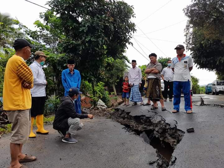 Gerak Cepat, Dinas PUPR Lebak Tangani Jalan Amblas Cileles-Kaduagung