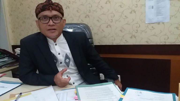 Menjadi Penghubung Masyarakat dan Pemerintah