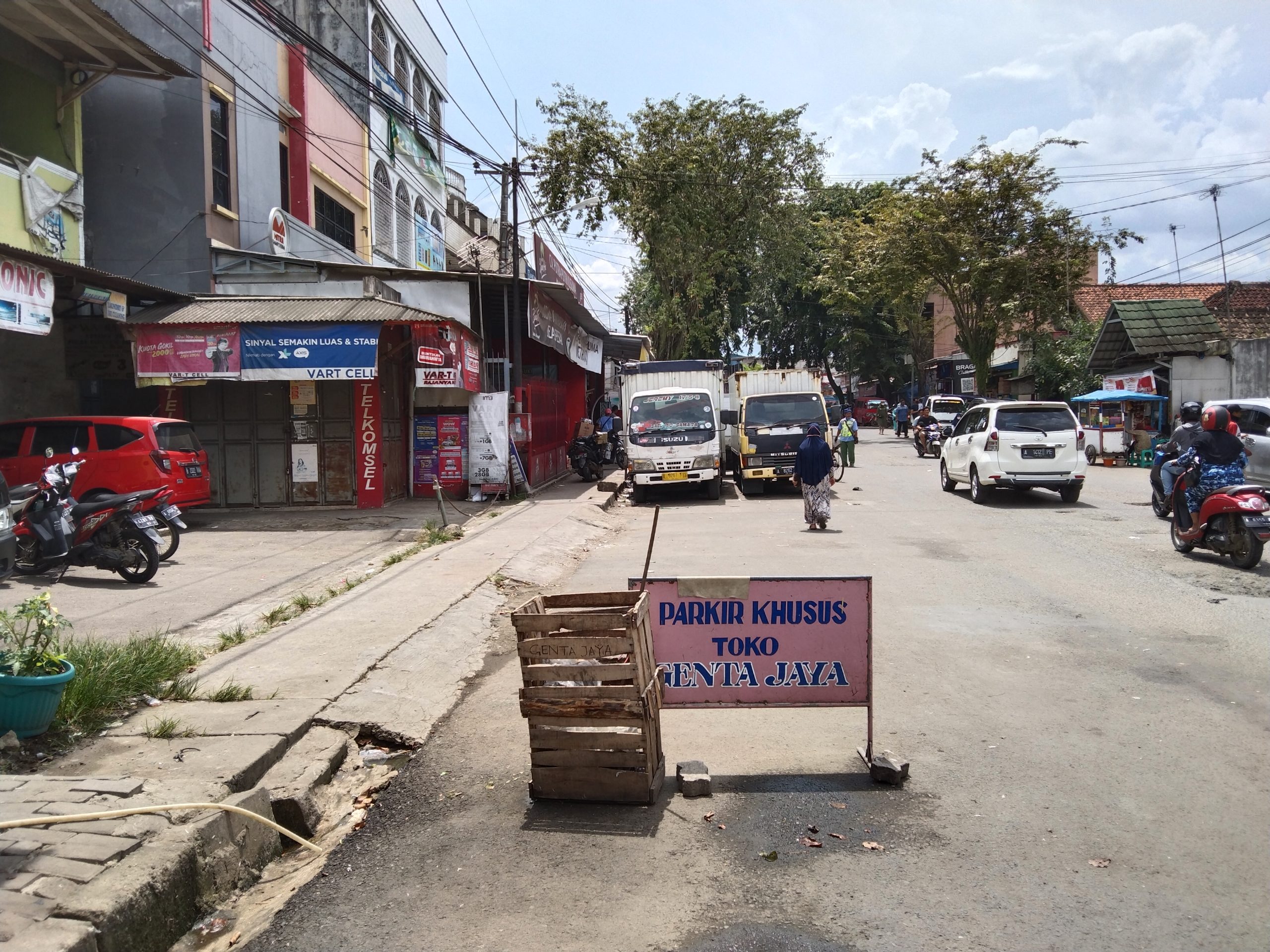 Sejumlah Lokasi Parkir di Lebak ‘Merampas’ Hak Pengguna Jalan