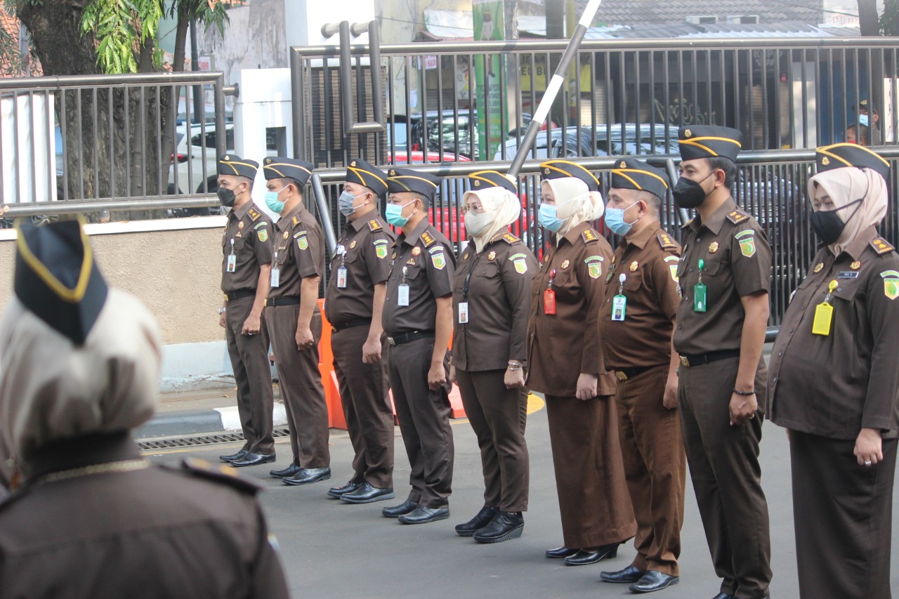Kepala Kejaksaan Negeri Kota Tangerang Cek Personil dalam Apel Pagi