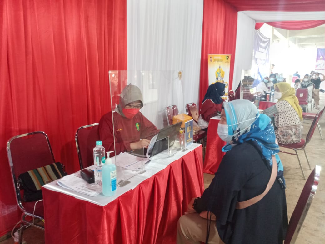 Polres Metro Bekasi Kota Laksanakan Vaksinasi Untuk Masyarakat Tahap Pertama